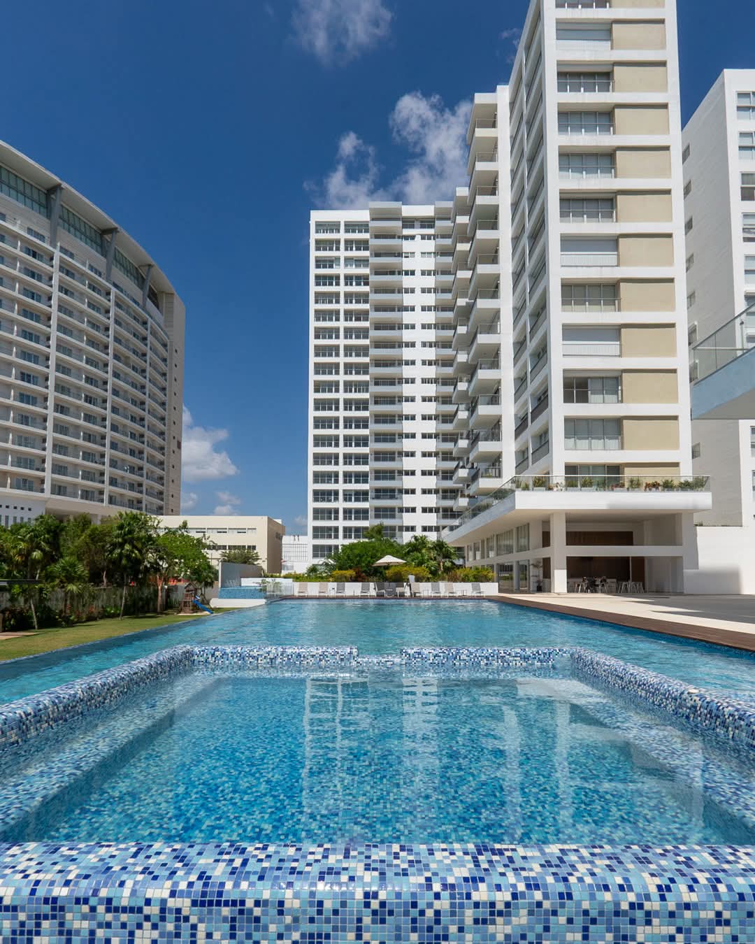 Departamento en venta, en Cancún, Quintana Roo, 2 baños — Brezza Towers Cancún | Departamentos en Venta en Torre Mar (foto 2)