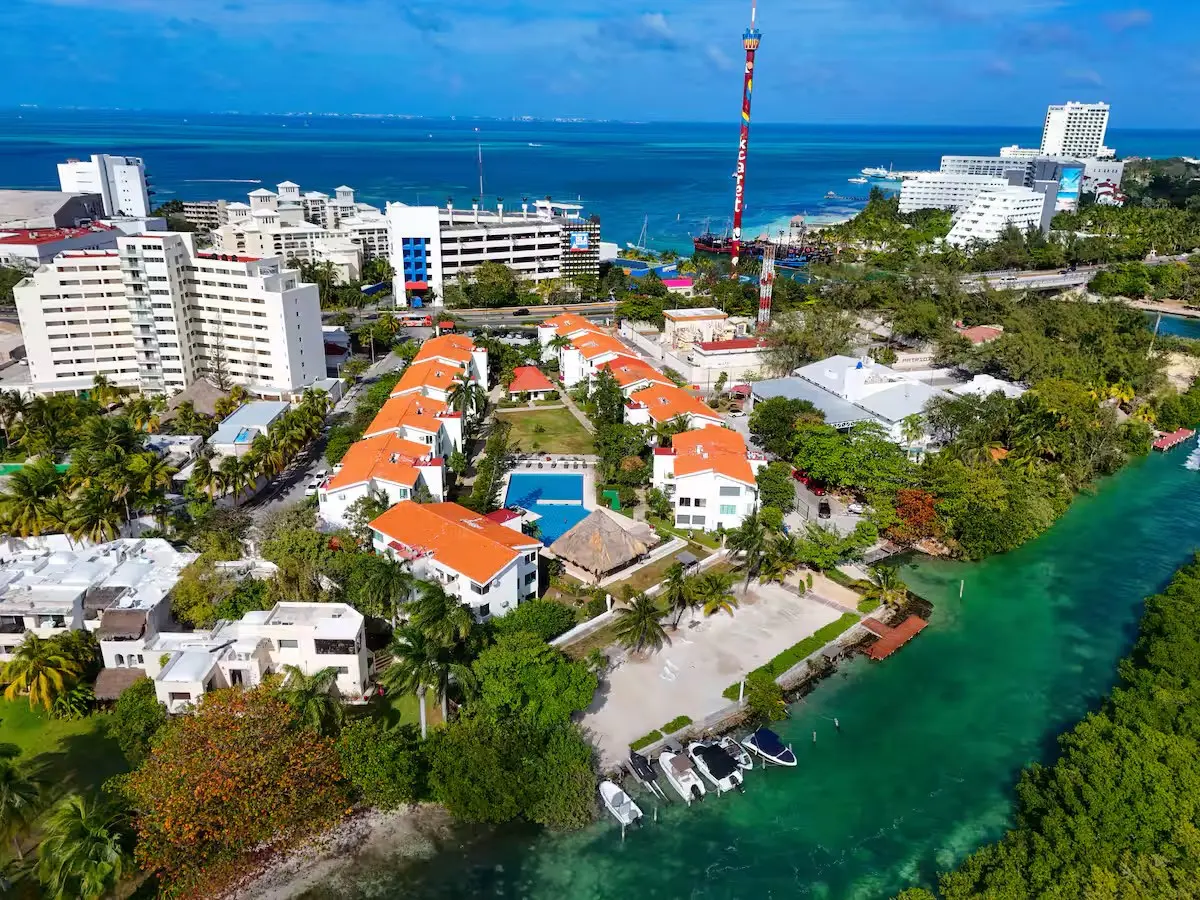 Departamento en venta, en Cancún, Quintana Roo, 3 recámaras, 2 baños — Departamento en venta Playa Linda, Zona Hotelera Cancún