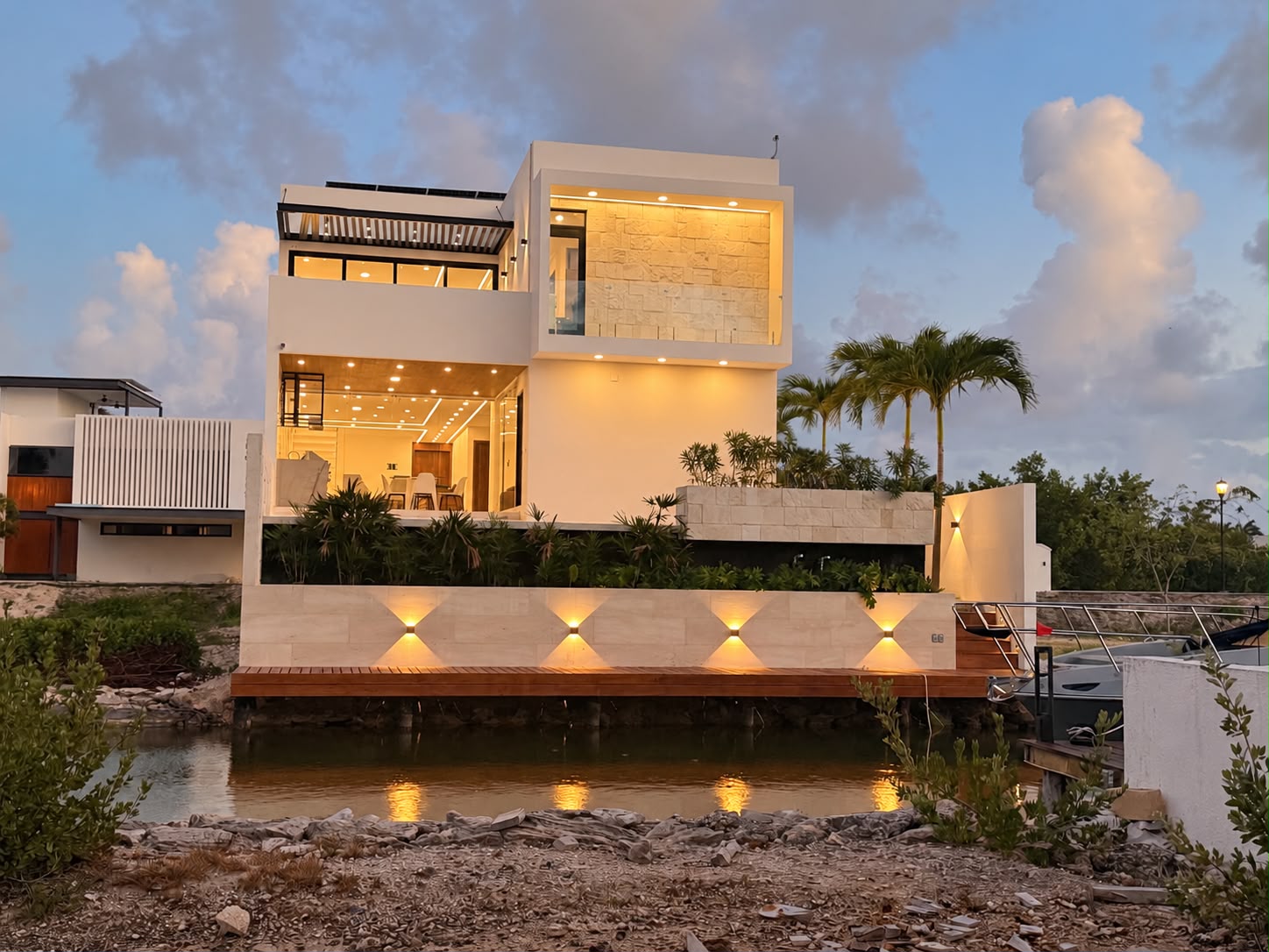 Casa en venta, en Cancún, Quintana Roo, 4 recámaras, 6 baños — Casa con Muelle Privado en Isla Dorada, Zona Hotelera de Cancún
