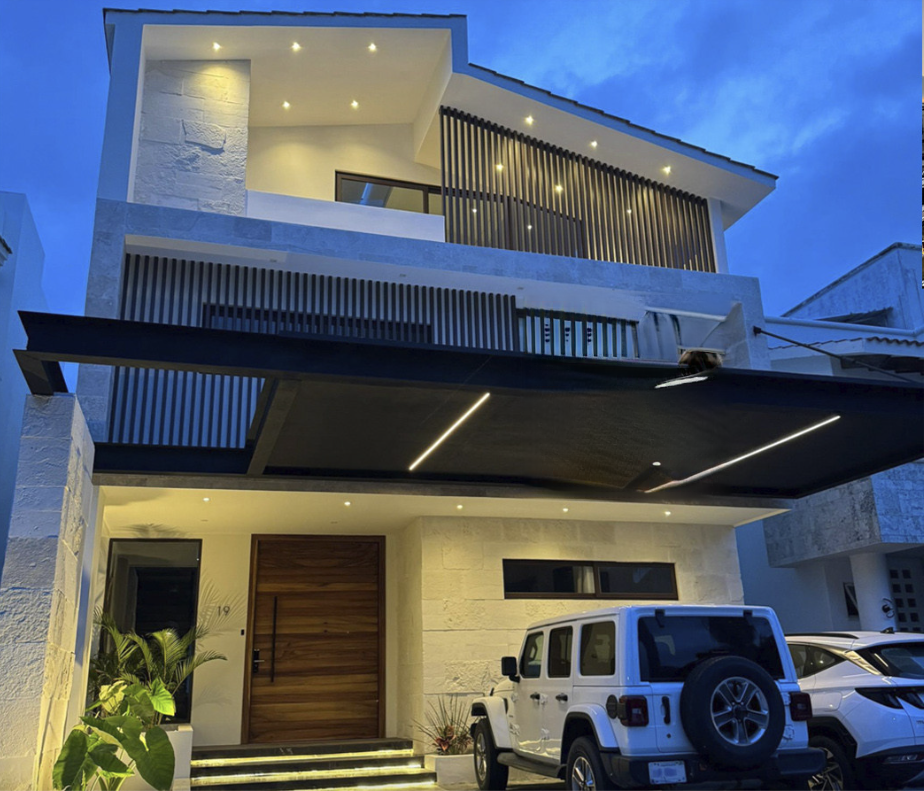Casa en venta, en Cancún, Quintana Roo, 3 recámaras, 3 baños — Casa en Venta en Isla Dorada con Marina Privada, Zona Hotelera de Cancún