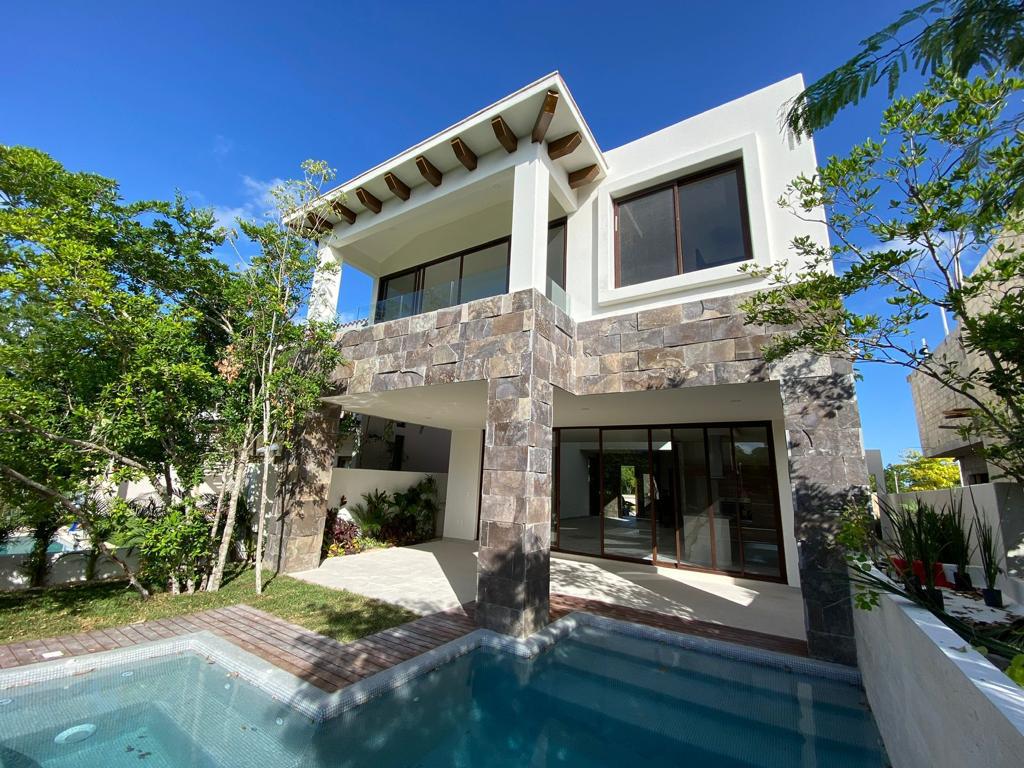 Casa en venta, en Cancún, Quintana Roo, 4 recámaras, 4 baños — Casa de Lujo en Venta en Lagos del Sol, Cancún | 407 m² Construcción con Alberca