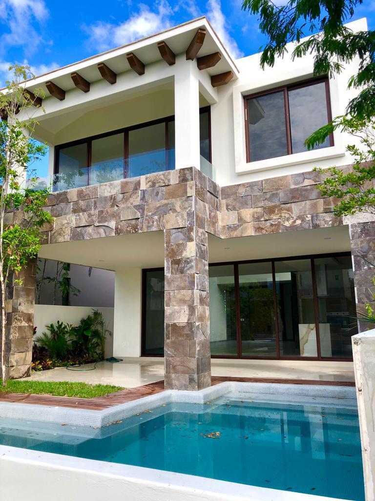 Casa en venta, en Cancún, Quintana Roo, 4 recámaras, 4 baños — Casa de Lujo en Venta en Lagos del Sol, Cancún | 407 m² Construcción con Alberca (foto 2)
