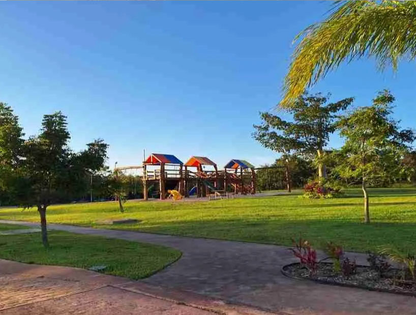 Terreno en venta, en Cancún, Quintana Roo — Terrenos en Venta en Vía Cumbres Cancún | Lotes Residenciales en Av. Huayacán (foto 2)