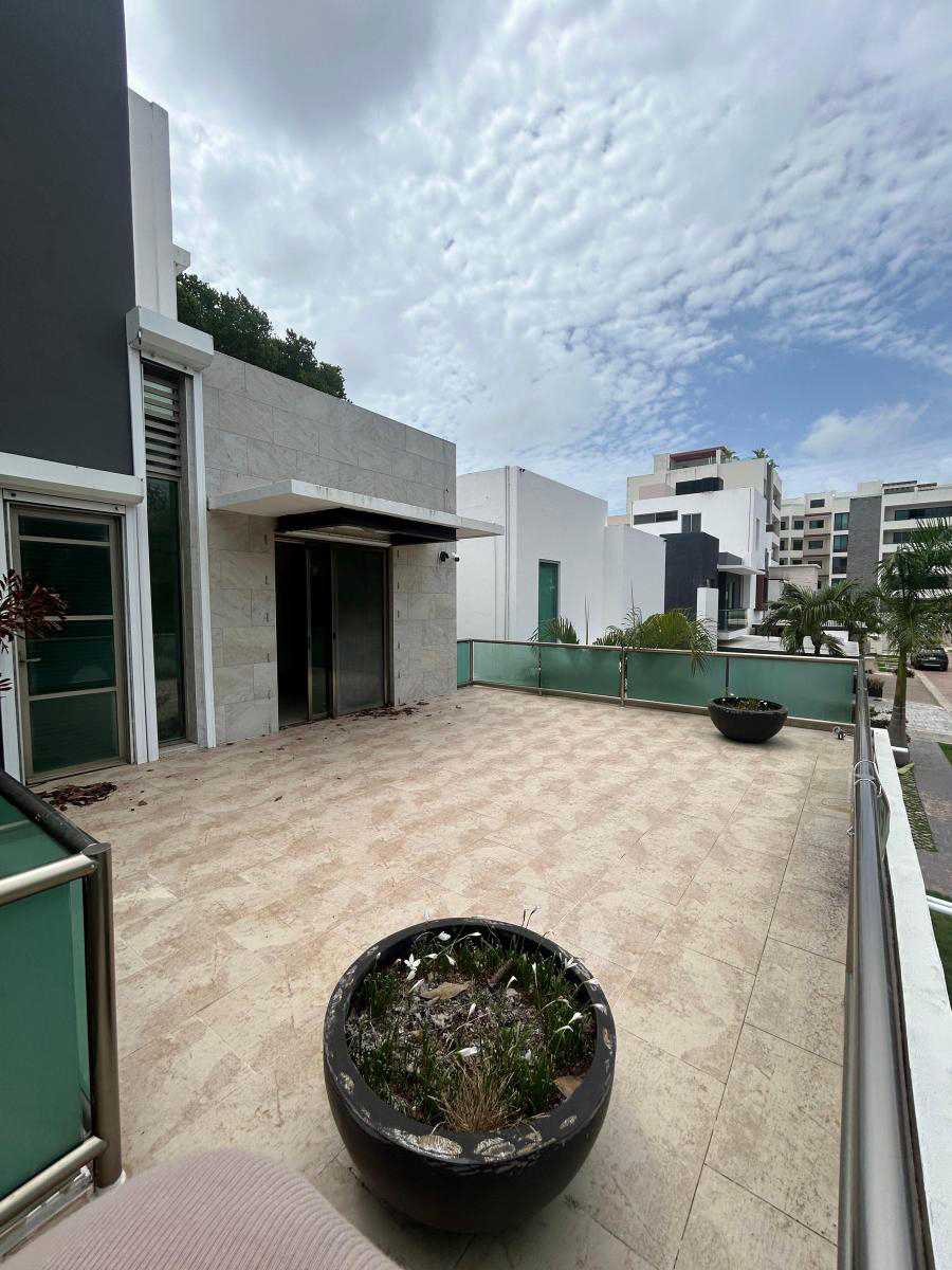 Casa en venta, en Cancún, Quintana Roo, 5 recámaras, 5 baños — Residencia en Venta en Cumbres Cancún — 5 Recámaras, Alberca Privada | $12.9 MDP (foto 3)