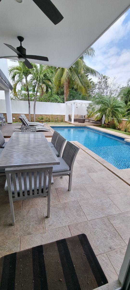 Casa en venta, en Cancún, Quintana Roo, 5 recámaras, 4 baños — Amplia Residencia en Venta en Lagos del Sol Cancún (foto 4)