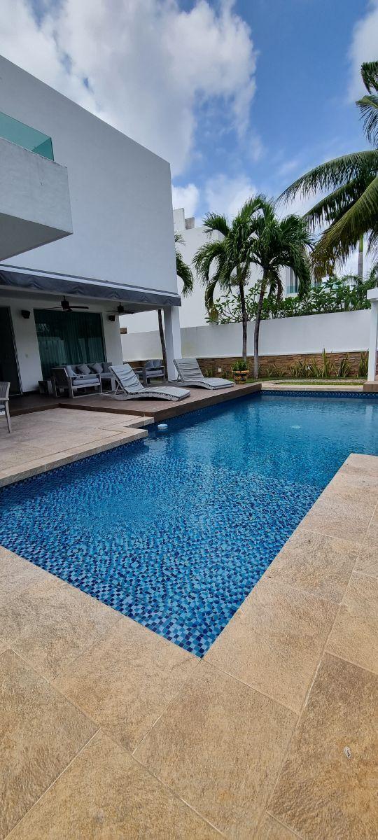 Casa en venta, en Cancún, Quintana Roo, 5 recámaras, 4 baños — Amplia Residencia en Venta en Lagos del Sol Cancún (foto 3)
