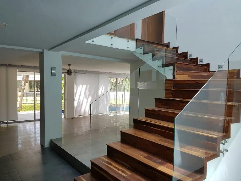 Casa en venta, en Cancún, Quintana Roo, 5 recámaras, 5 baños — Casa en Venta en Lagos del Sol Cancún con Alberca (foto 4)
