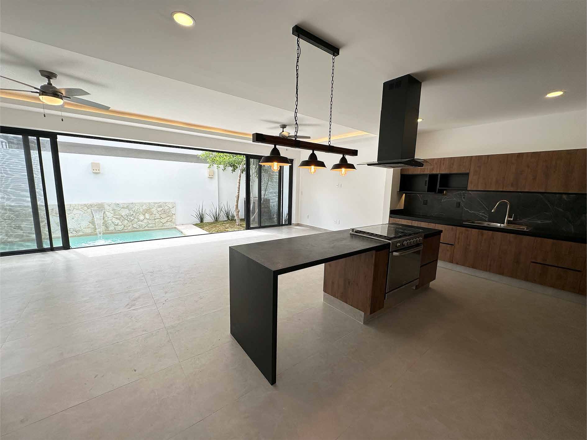 Casa en venta, en Cancún, Quintana Roo, 4 recámaras, 4 baños — Casa en venta en Río Residencial Cancún con alberca (foto 3)