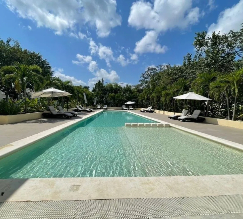 Casa en venta, en Cancún, Quintana Roo — Casa en Venta en Residencial Mallorca Cancún (foto 2)