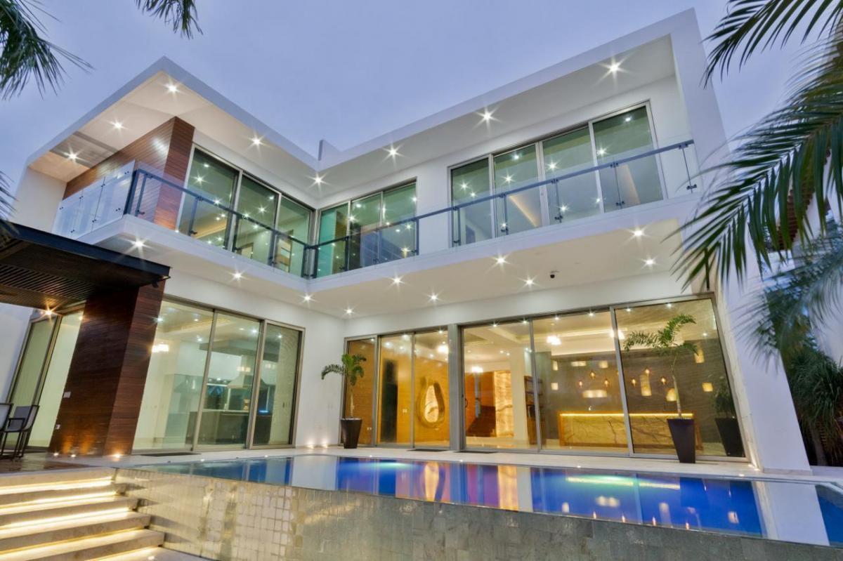 Casa en venta, en Cancún, Quintana Roo, 3 recámaras — Casa de Lujo en Puerto Cancún Frente al Canal (foto 2)