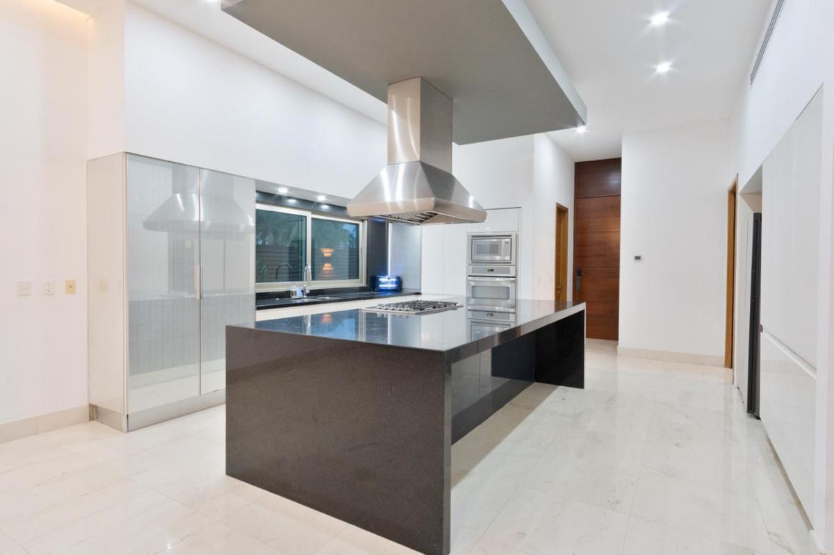 Casa en venta, en Cancún, Quintana Roo, 3 recámaras — Casa de Lujo en Puerto Cancún Frente al Canal (foto 3)