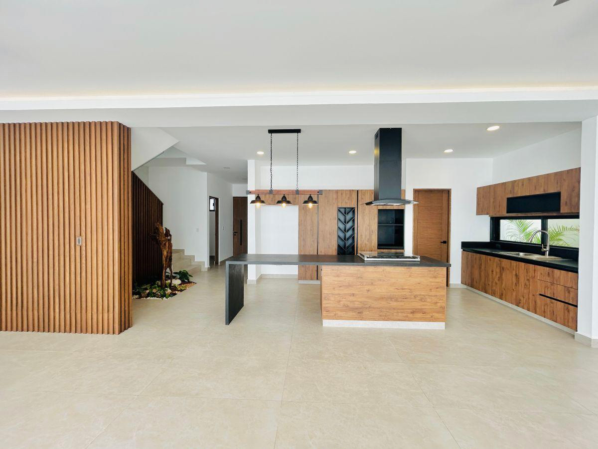 Casa en venta, en Cancún, Quintana Roo, 4 recámaras — Casa nueva en Via Cumbres (foto 2)