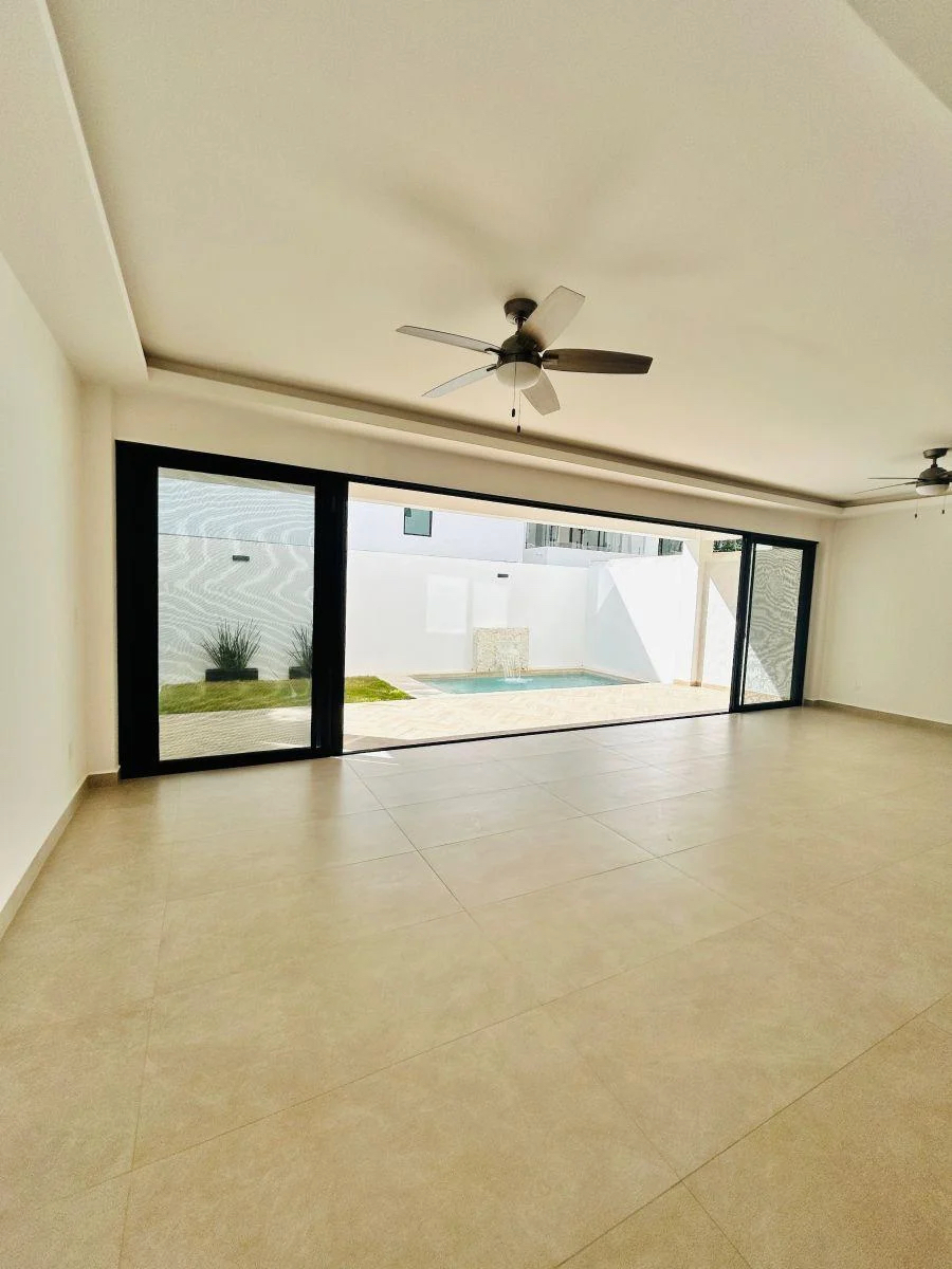 Casa en venta, en Cancún, Quintana Roo, 4 recámaras — Casa nueva en Via Cumbres (foto 4)