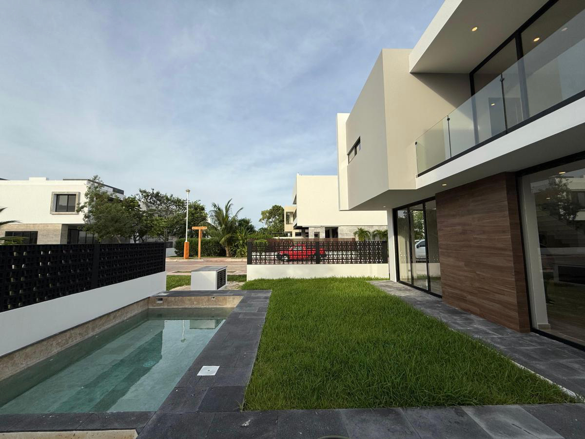 Casa en venta, en Cancún, Quintana Roo, 4 recámaras — Casa en Venta en Esquina en Lagos del Sol Cancún (foto 4)