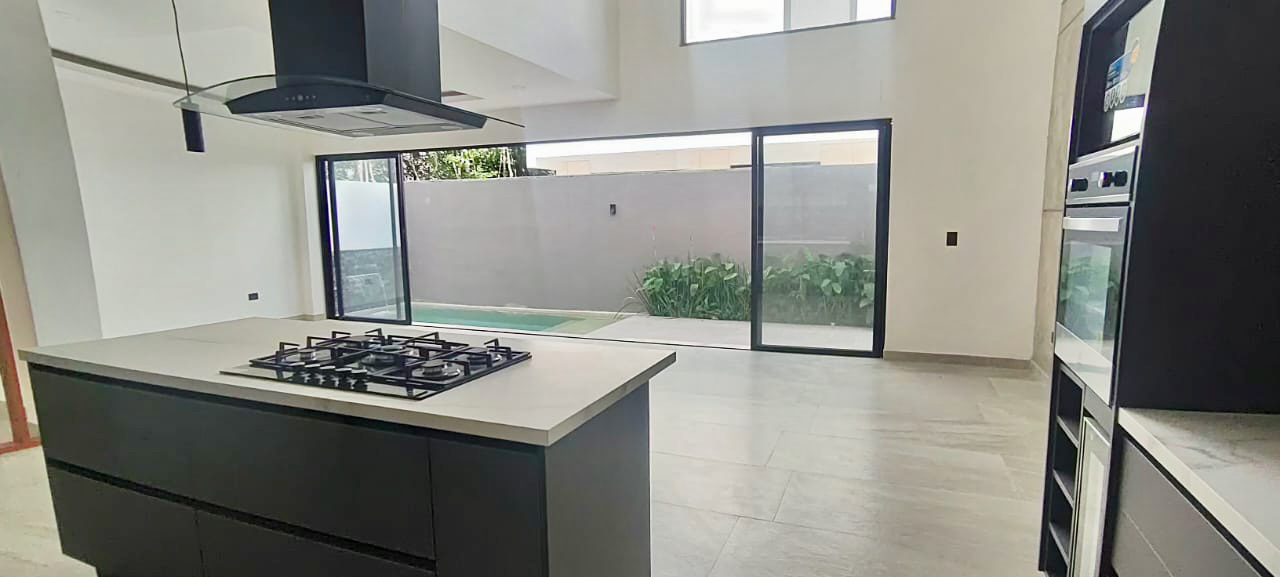 Casa en venta, en Cancún, Quintana Roo, 4 recámaras — Casa en Venta en Vía Cumbres Cancún (foto 2)
