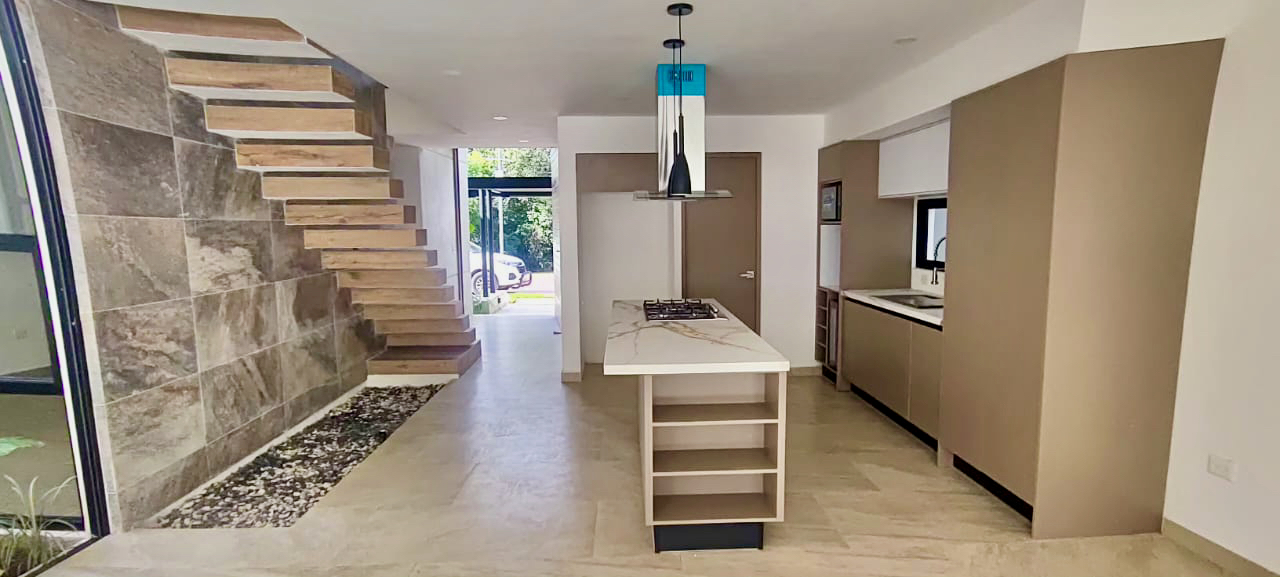 Casa en venta, en Cancún, Quintana Roo, 4 recámaras — Casa en Venta en Vía Cumbres (foto 2)