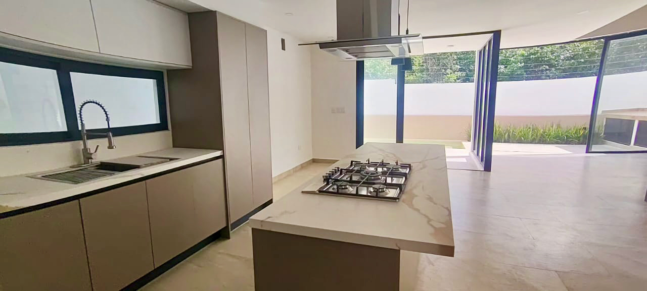 Casa en venta, en Cancún, Quintana Roo, 4 recámaras — Casa en Venta en Vía Cumbres (foto 4)