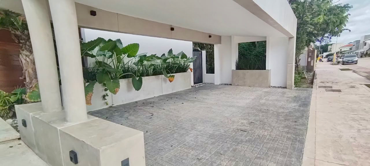 Casa en venta, en Cancún, Quintana Roo, 4 recámaras — Casa de Lujo en Lagos del Sol con Alberca Infinity (foto 2)