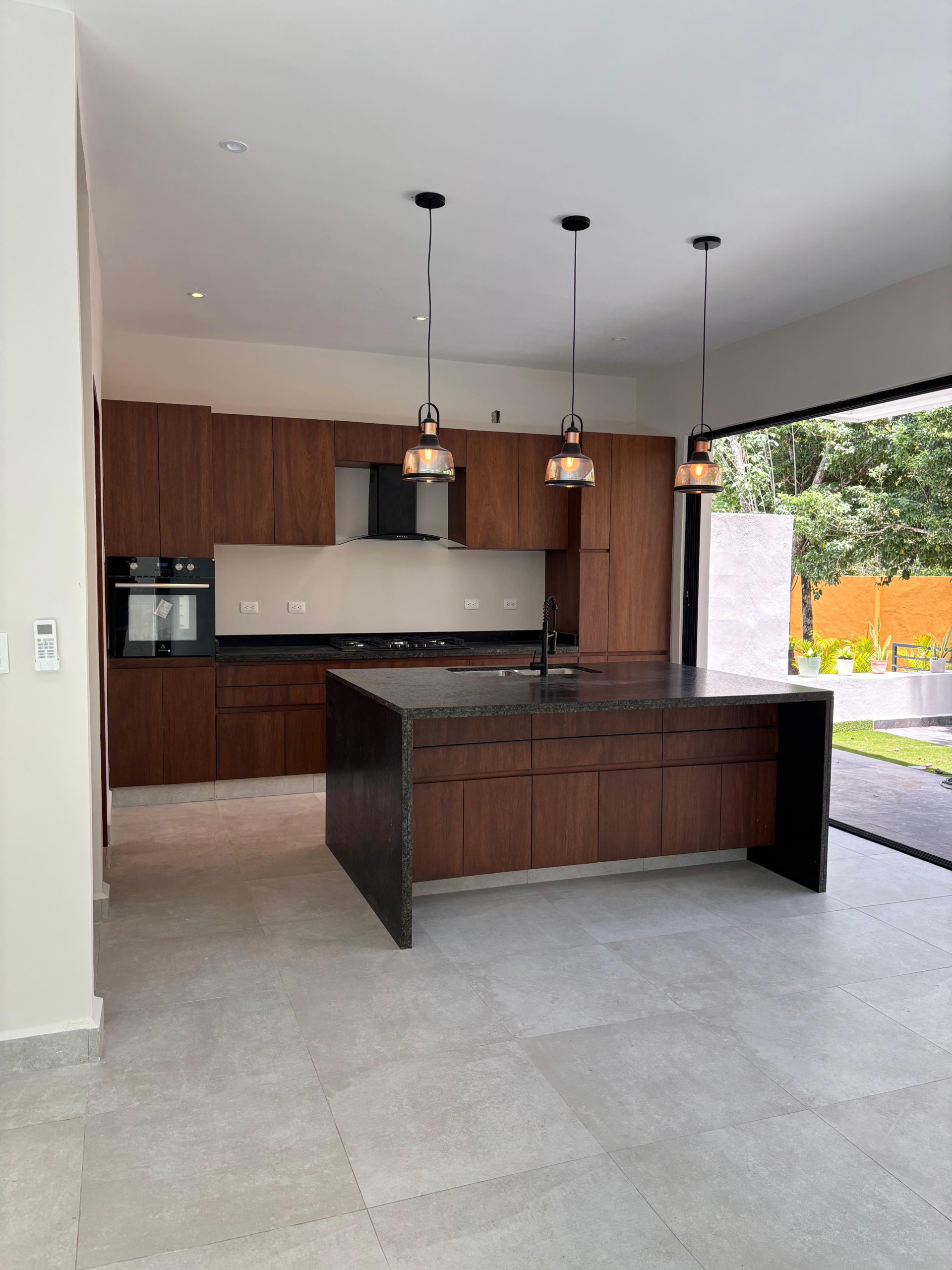 Casa en venta, en Cancún, Quintana Roo, 4 recámaras — Casa Nueva en Lagos del Sol Cancún (foto 4)