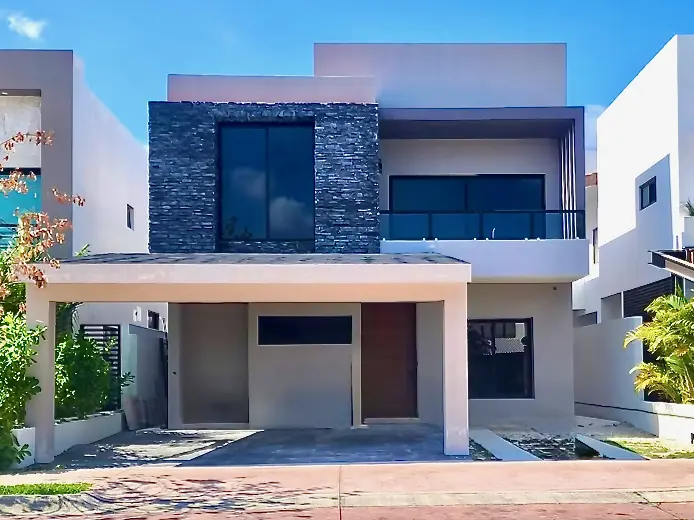 Casa en venta, en Cancún, Quintana Roo, 4 recámaras — Residencia nueva en Lagos del Sol