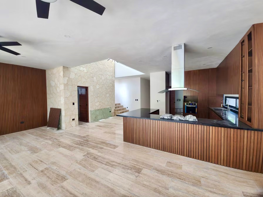 Casa en venta, en Cancún, Quintana Roo, 4 recámaras — Residencia nueva en Lagos del Sol (foto 2)