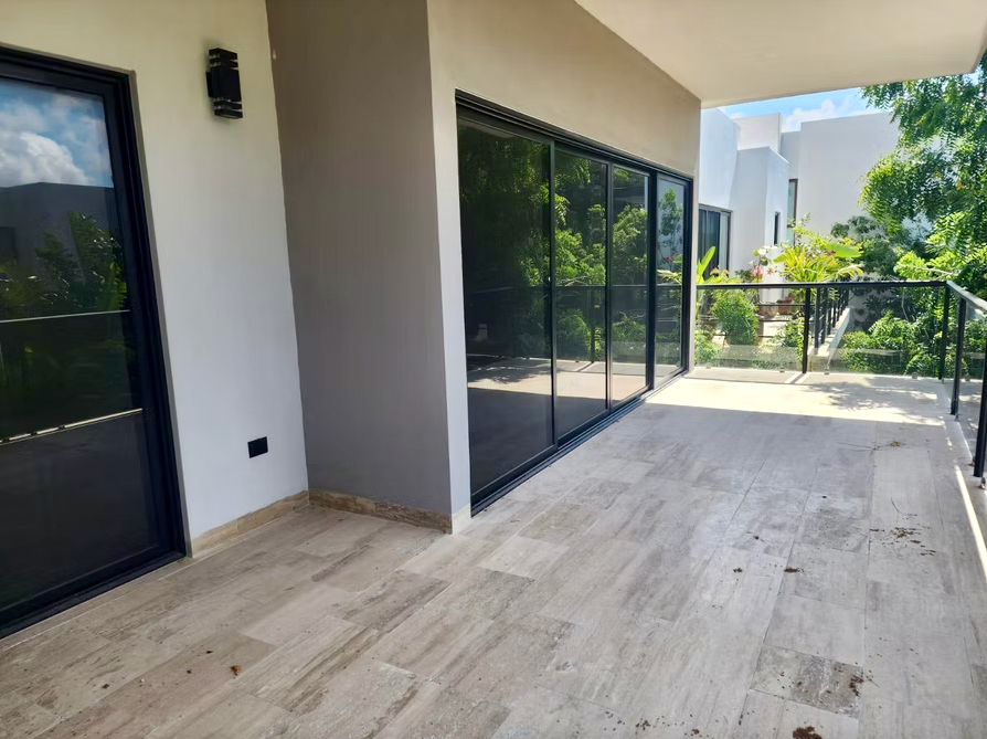 Casa en venta, en Cancún, Quintana Roo, 4 recámaras — Residencia nueva en Lagos del Sol (foto 4)