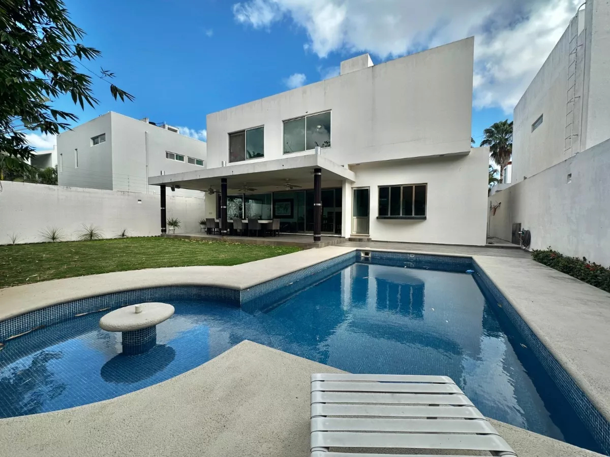 Casa en venta, en Cancún, Quintana Roo, 4 recámaras — Hermosa casa en Villa Magna (foto 2)