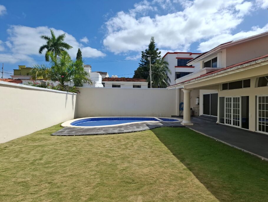 Casa en venta, en Cancún, Quintana Roo, 7 recámaras — Casa en Venta en SM 15, Cancún Centro | 870 m², 7 Recámaras, Alberca (foto 3)