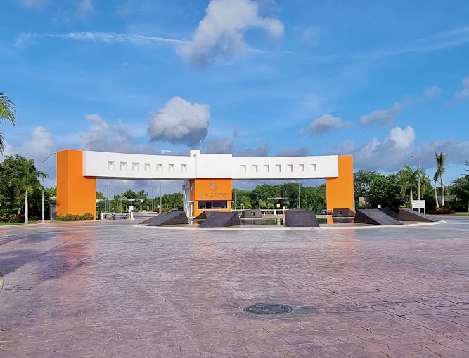 Terreno en venta, en Cancún, Quintana Roo — Terreno comercial en Via Cumbres (foto 2)