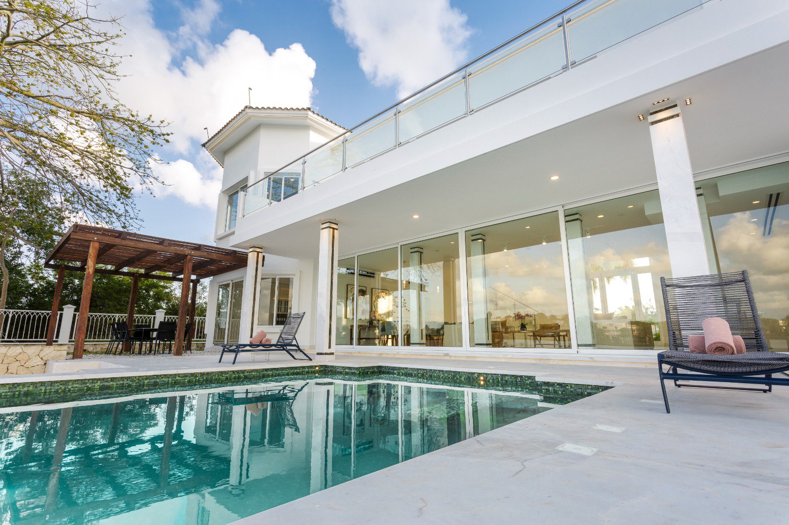 Casa en venta, en Cancún, Quintana Roo, 6 recámaras — Espectacular Villa en Lagos del Sol (foto 2)