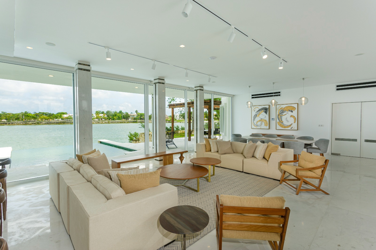 Casa en venta, en Cancún, Quintana Roo, 6 recámaras — Espectacular Villa en Lagos del Sol (foto 3)