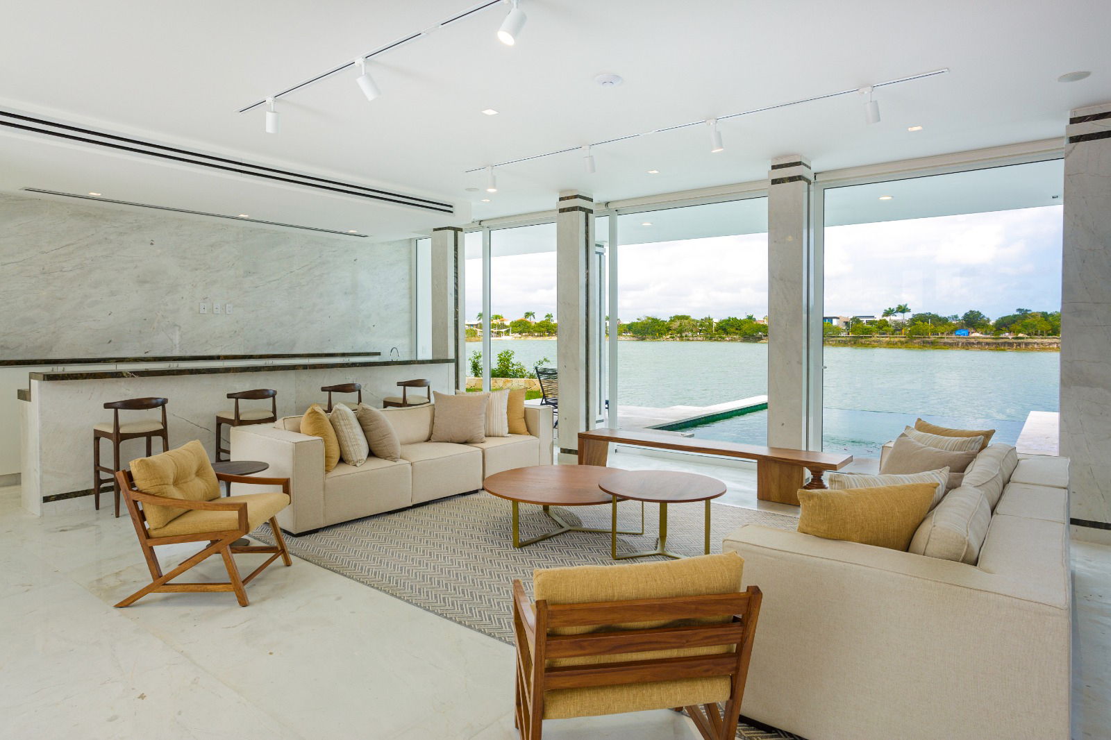 Casa en venta, en Cancún, Quintana Roo, 6 recámaras — Espectacular Villa en Lagos del Sol (foto 4)