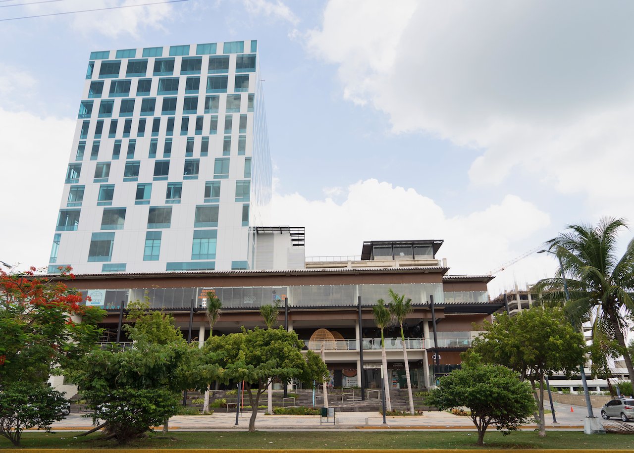 Comercial en venta, en Cancún, Quintana Roo — KUN 21°86° Plaza Comercial | Locales, Consultorios y Oficinas, Cancún (foto 3)