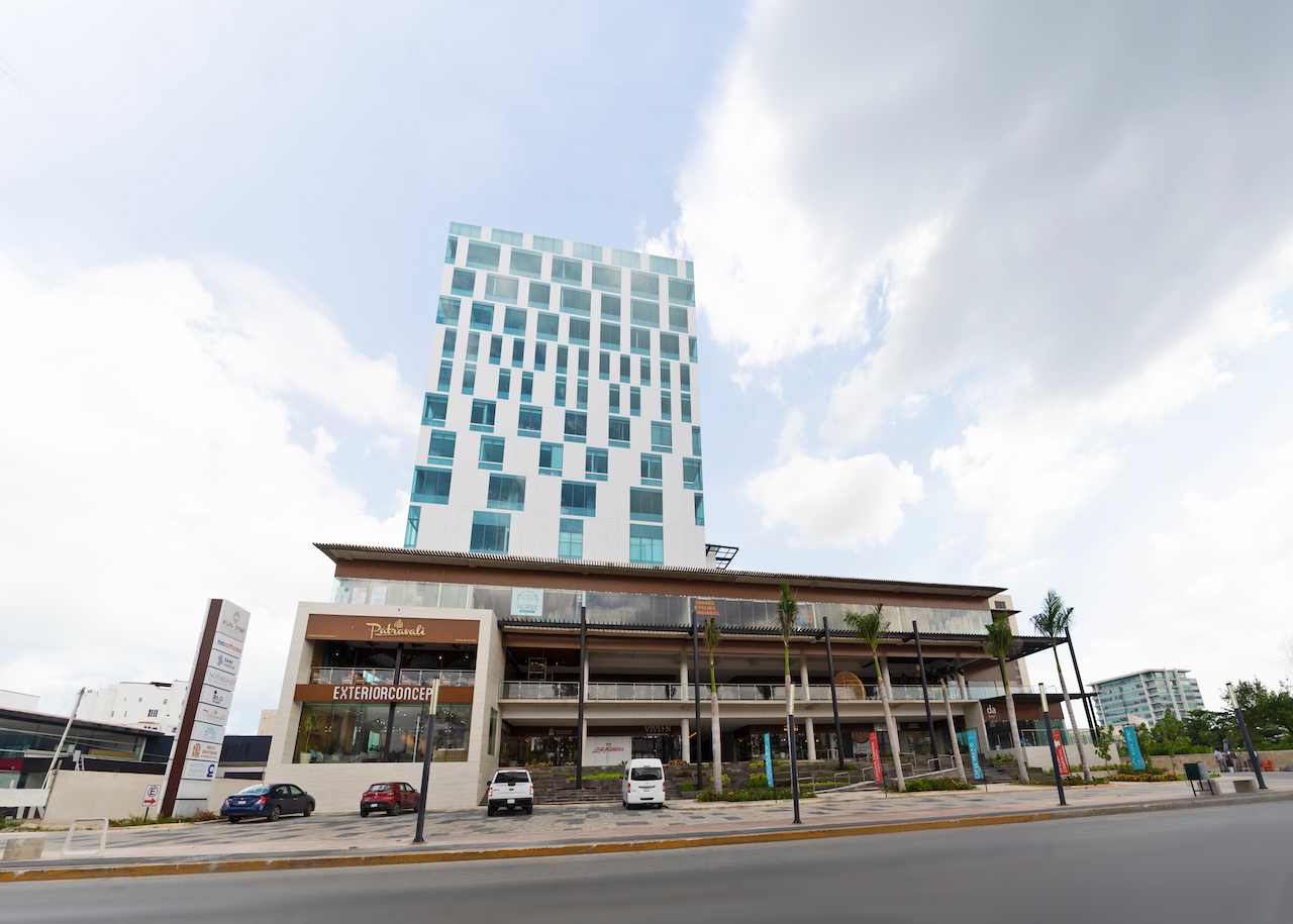 Comercial en venta, en Cancún, Quintana Roo — KUN 21°86° Plaza Comercial | Locales, Consultorios y Oficinas, Cancún (foto 4)