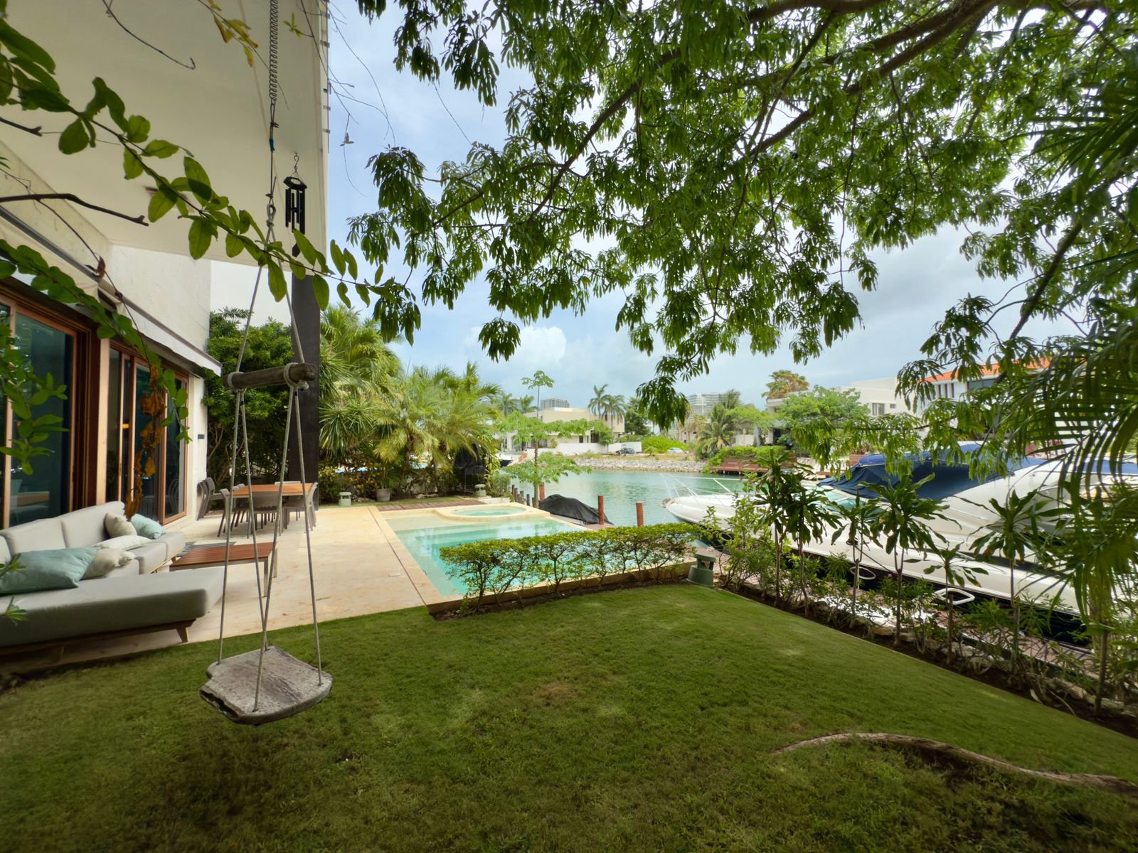 Casa en venta, en Cancún, Quintana Roo, 4 recámaras — Casa Puerto Cancún Canal (foto 2)