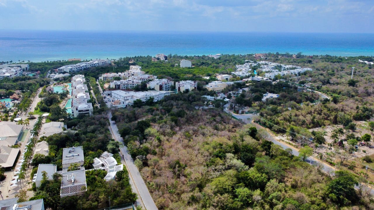 Terreno en venta, en Playa del Carmen, Quintana Roo — Macrolotes en Venta en Xcalacoco, Playa del Carmen | Uso Mixto a 300 m de la Pla