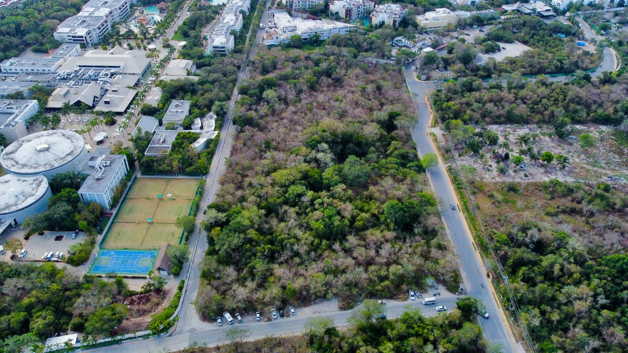 Terreno en venta, en Playa del Carmen, Quintana Roo — Macrolotes en Venta en Xcalacoco, Playa del Carmen | Uso Mixto a 300 m de la Pla (foto 2)