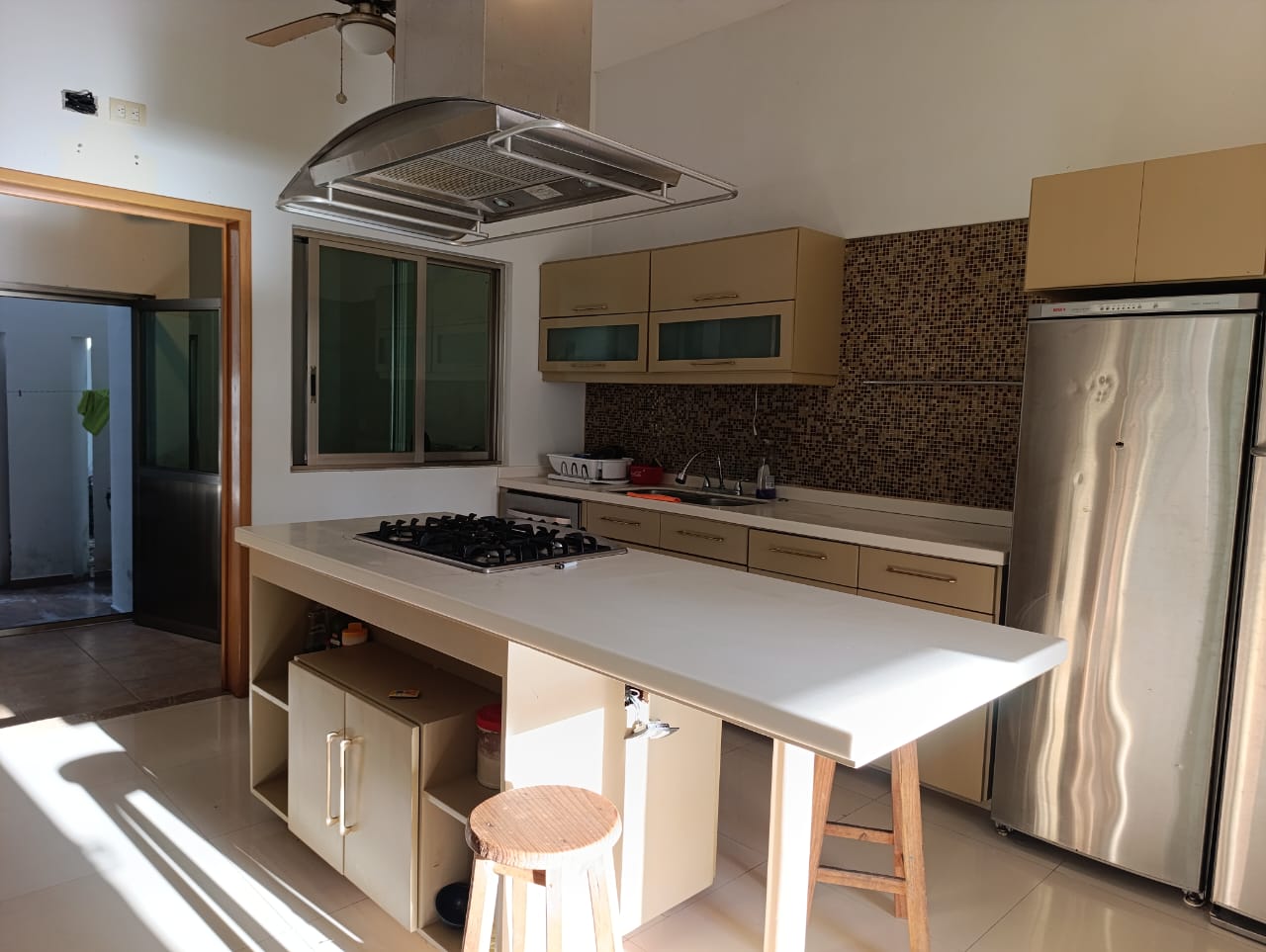 Departamento en venta, en Cancun, Quintana Roo, 3 recámaras, 2 baños — Casa en Venta para REMODELAR SM 17  Cancun (foto 2)