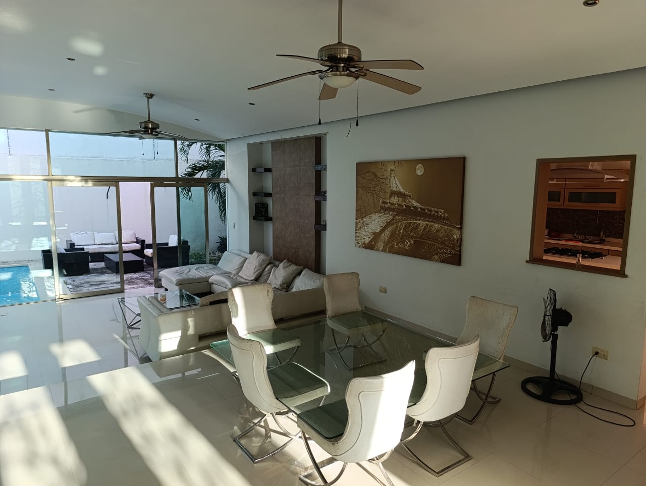 Departamento en venta, en Cancun, Quintana Roo, 3 recámaras, 2 baños — Casa en Venta para REMODELAR SM 17  Cancun (foto 3)