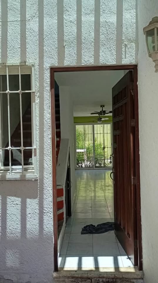 Casa en venta, en CANCUN, Quintana Roo, 2 recámaras, 1 baños — CASA  EN  VENTA    CANCUN  CERCA  DE  LA  GRAN  PLAZA  (foto 2)