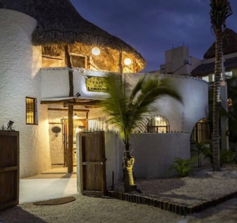Casa en venta, en Lazaro Cardenas, Quintana Roo, 2 recámaras, 2 baños — Villa propiedad exclusiva con alto potencial de inversión