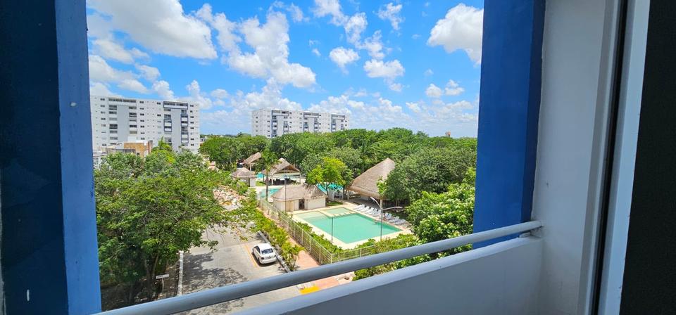 Departamento amueblado y equipado en Residencial Liverte, Cancún. Cuenta con 2 recámaras, listo para habitar. Renta mensual de $17,500 MXN.