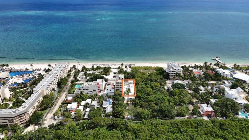 Lote posterior de 560 m² en Zona Hotelera de Puerto Morelos. Cuenta con construcción previa de hotel boutique con 5 suites. Excelente ubicación junto a Dreams Puerto Morelos.