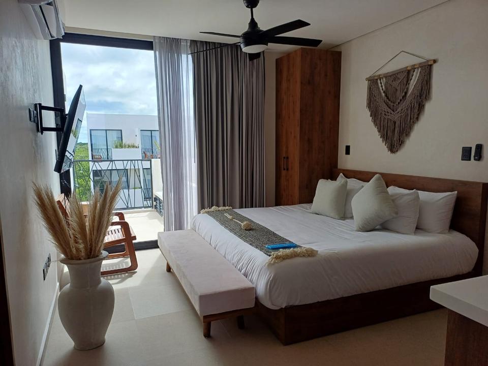 Departamento tipo lock-off en venta en Tulum. Cuenta con 78 m², 2 recámaras, totalmente amueblado y amenidades incluidas por USD $180,000.