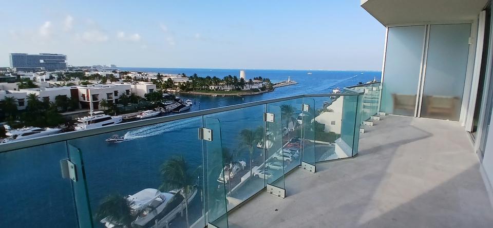 Departamento amueblado de 170m2 en SLS Harbour Beach, piso 5. Cuenta con 2 habitaciones. Ubicado en la exclusiva zona de Puerto Cancún.