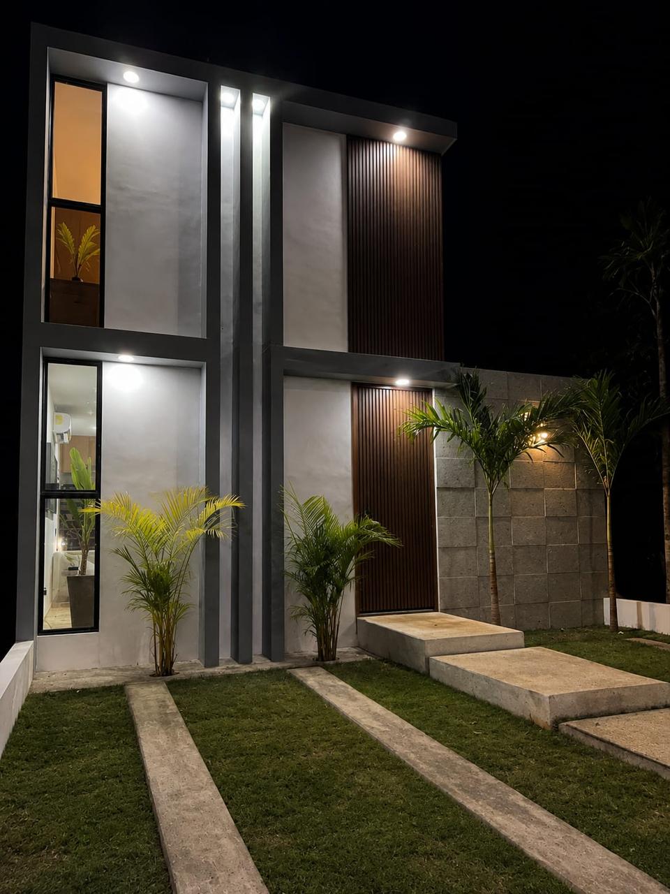 Oportunidad de casa amueblada a estrenar en Riviera Legacy. Cuenta con 3 recámaras, alberca privada, jardín y amenidades de lujo en casa club. Precio rebajado a $6,400,000 MXN.