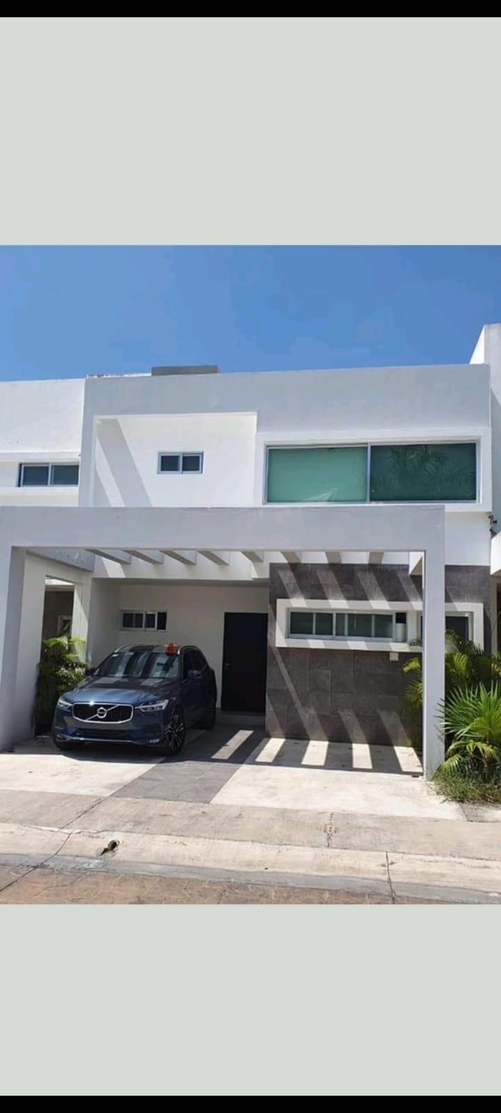 Casa en venta en Residencial Palmaris, Cancún. Cuenta con 3 recámaras, cuarto de servicio, 160 m2 de terreno y 190 m2 de construcción por $4,300,000 MXN.